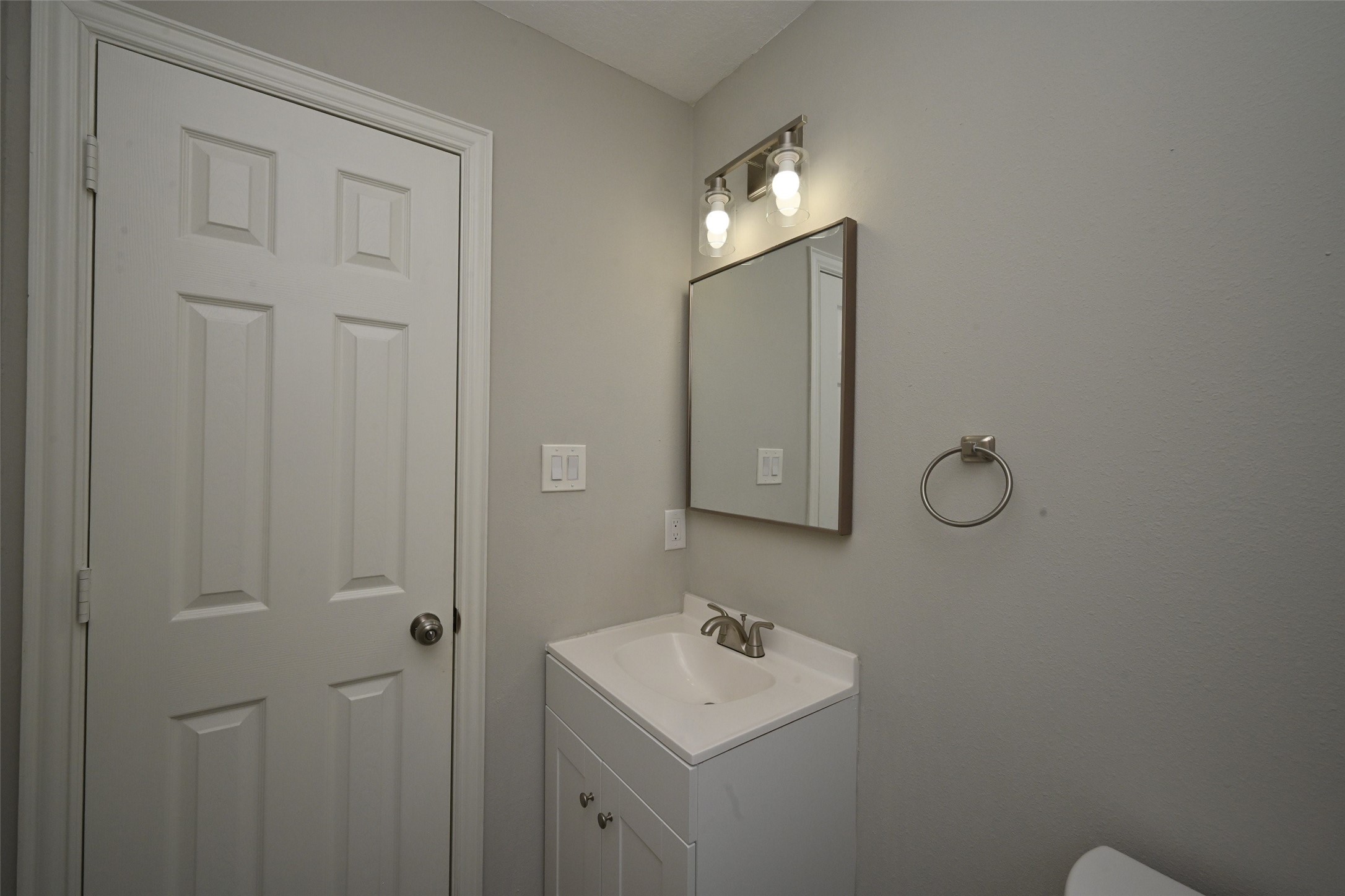 1502 Beaconshire Houston, TX 77077 - Photo 9 of 29 a bathroom with a toilet sink vanity and mirror