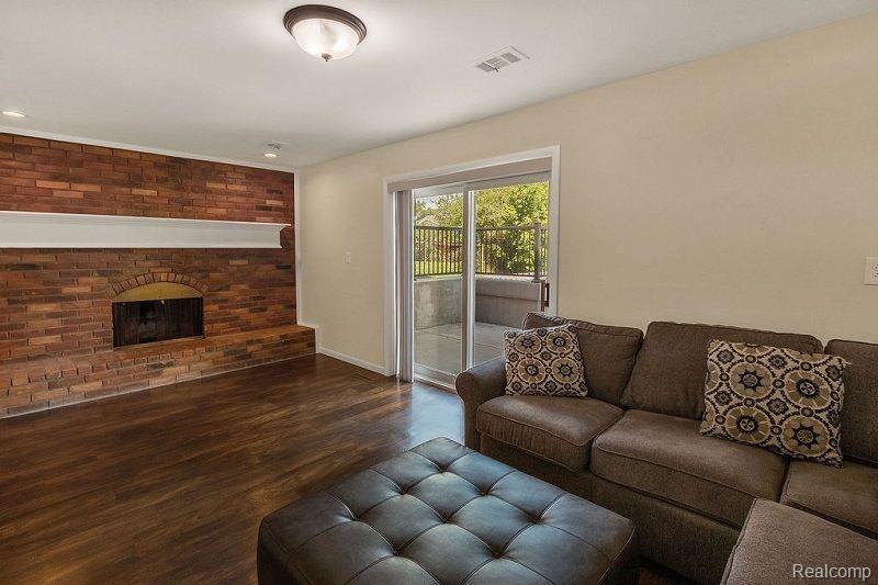 4357 Van Slyke Road Flint, MI 48507 - Photo 13 of 26 Gallery Image 13