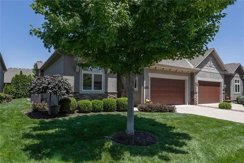 $575,000 | 19616 West 100th Terrace, Lenexa, KS 66220