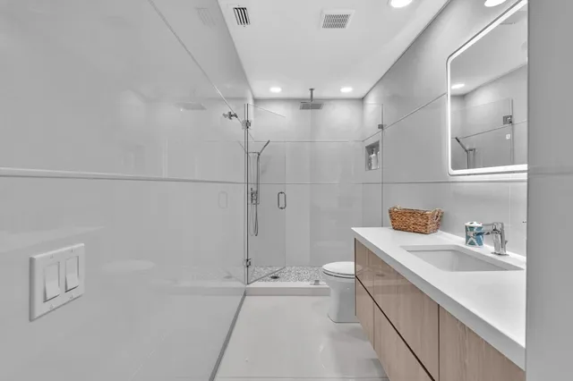 $4,295,000 | 2888 Northeast 33rd Street, Lighthouse Point, FL 33064