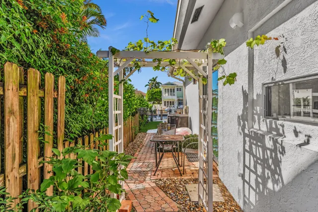 $4,295,000 | 2888 Northeast 33rd Street, Lighthouse Point, FL 33064