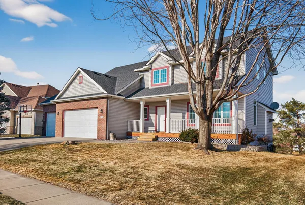 $549,900 | 7716 7th Street North, Oakdale, MN 55128