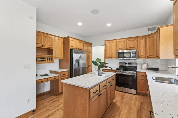 $549,900 | 7716 7th Street North, Oakdale, MN 55128