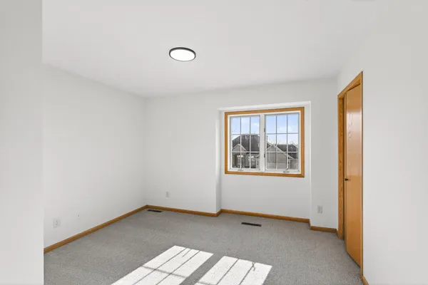 $549,900 | 7716 7th Street North, Oakdale, MN 55128