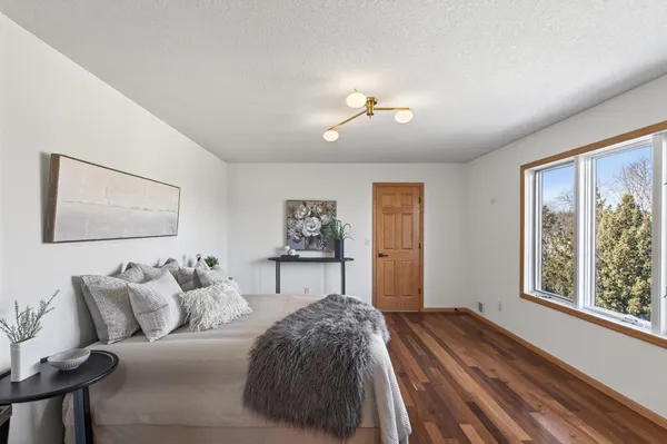 $549,900 | 7716 7th Street North, Oakdale, MN 55128