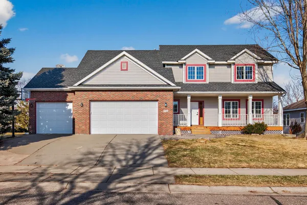 $549,900 | 7716 7th Street North, Oakdale, MN 55128