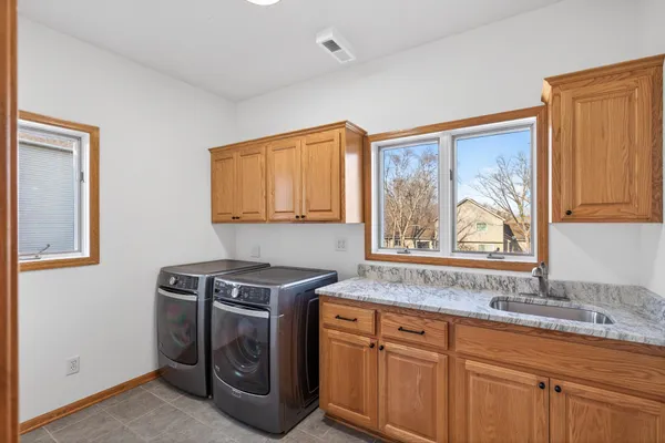 $549,900 | 7716 7th Street North, Oakdale, MN 55128