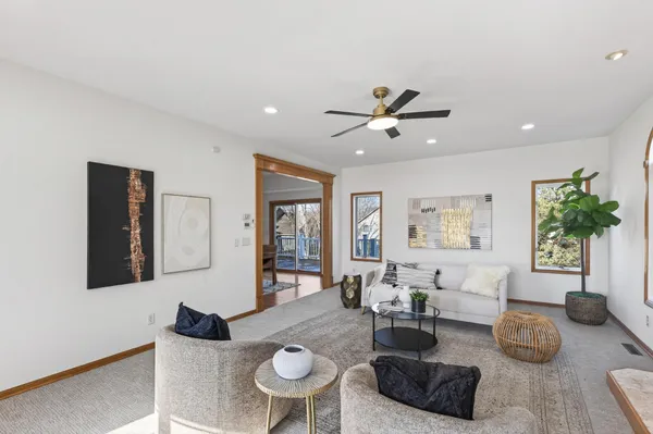 $549,900 | 7716 7th Street North, Oakdale, MN 55128