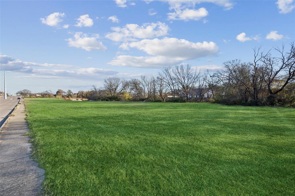 1010 North Cedar Ridge Drive Duncanville, TX 75116 - Photo 3 of 6 a view of a green field