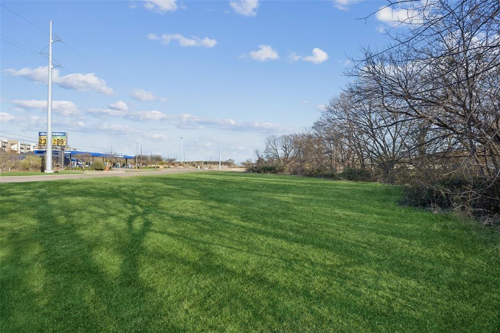 1010 North Cedar Ridge Drive Duncanville, TX 75116 - Photo 4 of 6 a backyard of a house with table and chairs