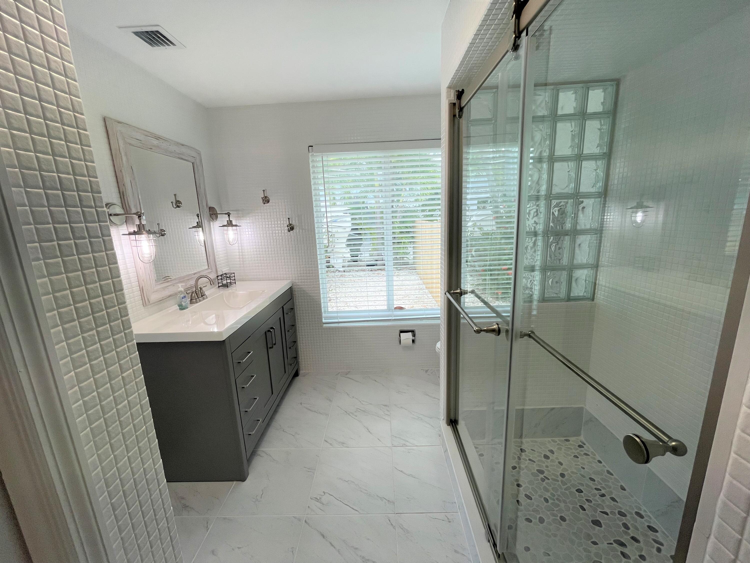 28554 Le Grand Road Summerland Key, FL 33042 - Photo 31 of 34 hall bathroom