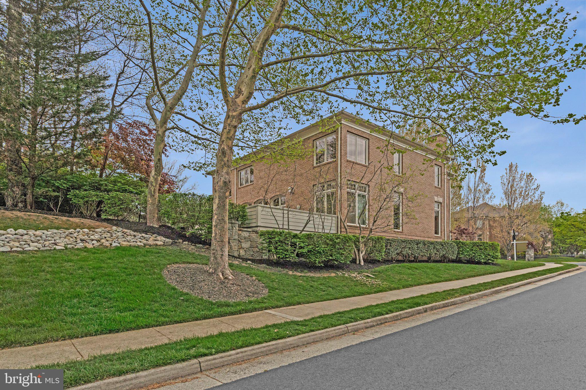 11101 Chessington Place Reston, VA 20194 - Photo 4 of 93 Gallery Image 4