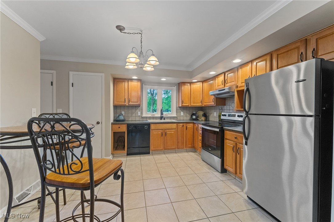 1175 East Calla Road, Unit C215 Youngstown, OH 44514 - Photo 19 of 44 Stainless appliances
