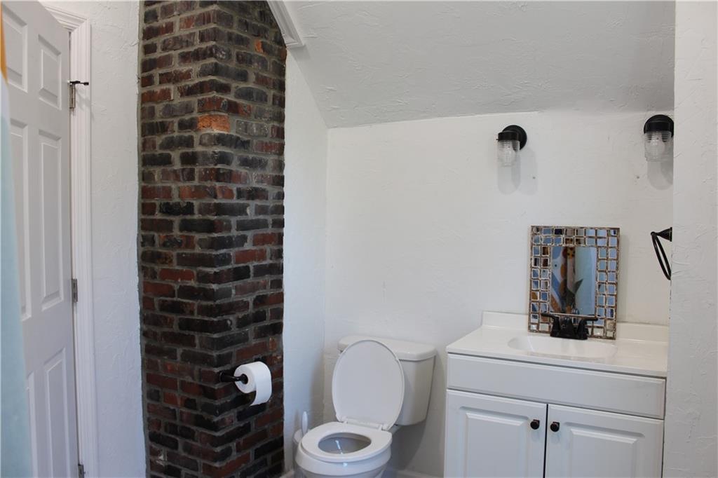 604 West 4th Avenue Derry, PA 15627 - Photo 17 of 29 Attic Suite full bath