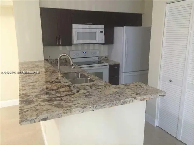 $2,750 | 650 South Park Road, Unit 115, Hollywood, FL 33021