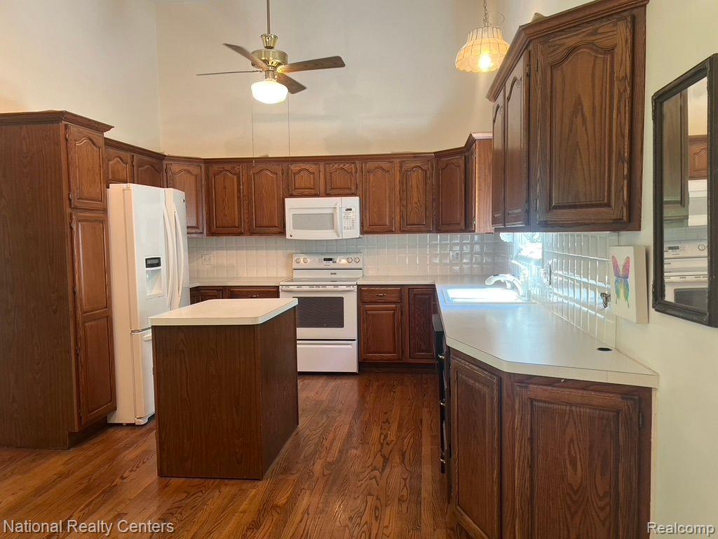 47635 Hanford Road Canton, MI 48187 - Photo 9 of 39 Gallery Image 9