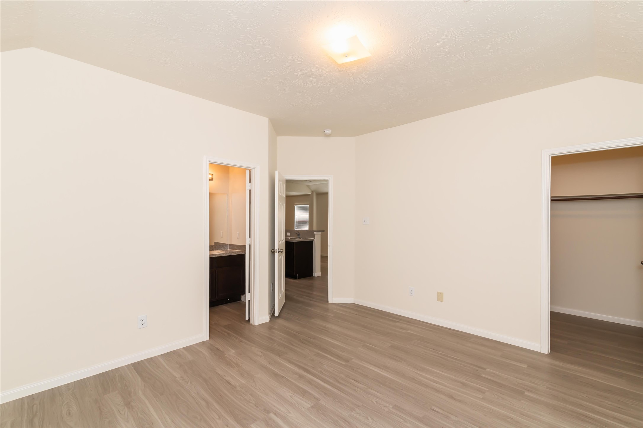 12715 Rio Brazos Street Rosharon, TX 77583 - Photo 6 of 8 Photos may be representative of the floor plan and not the exact home. Finishes, layout, and features of the actual property for lease may vary.
