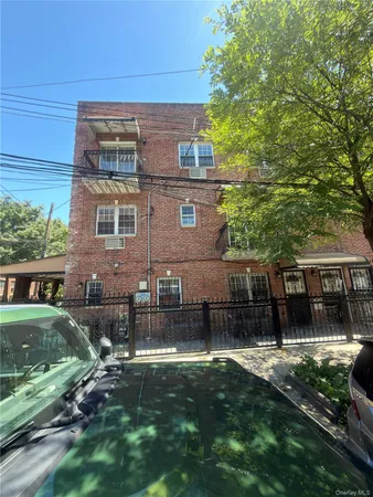 $3,777 | 938 Fteley Avenue, Unit 2 | Soundview