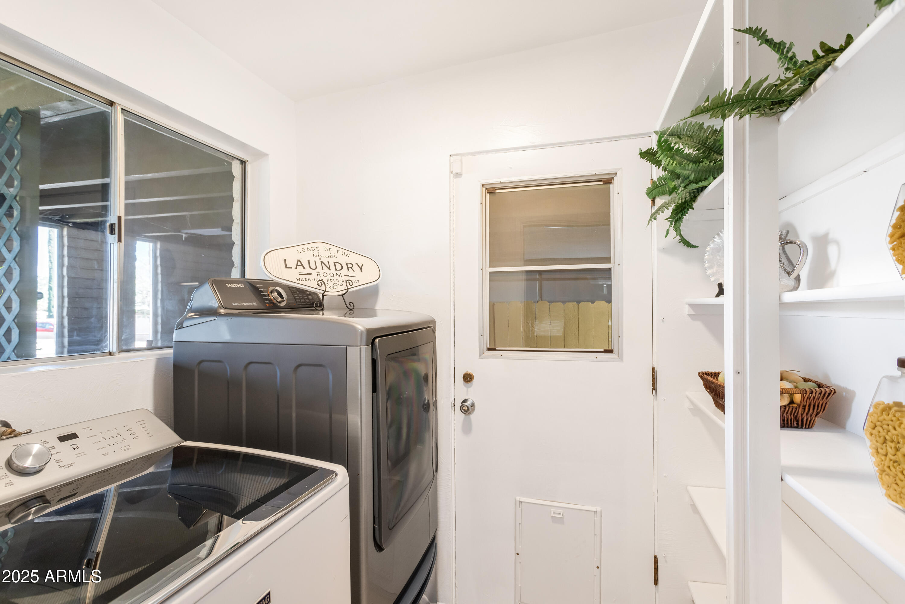 1206 Suffolk Road Sierra Vista, AZ 85635 - Photo 11 of 38 Landry/Pantry