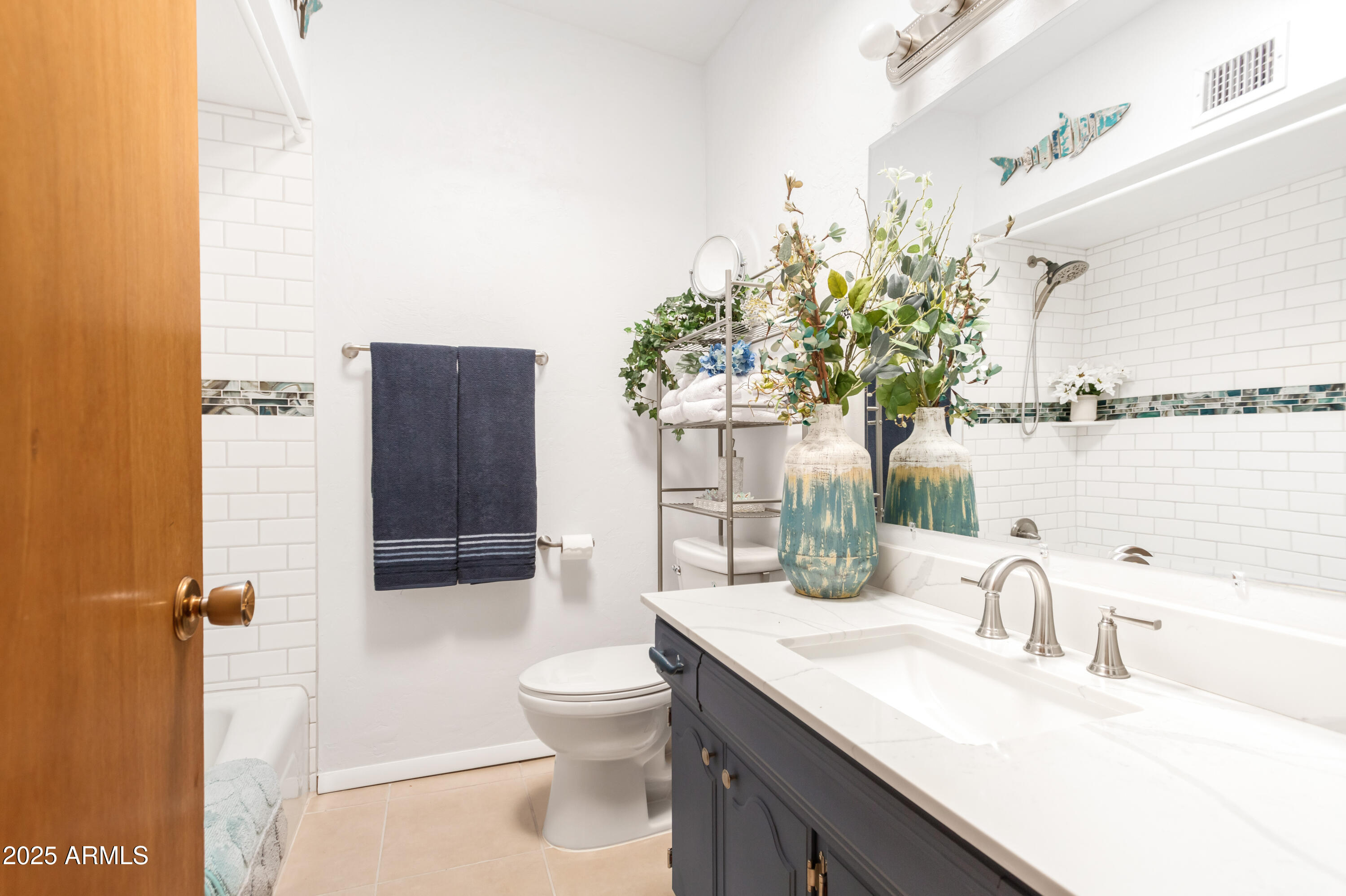 1206 Suffolk Road Sierra Vista, AZ 85635 - Photo 20 of 38 GUEST BATH