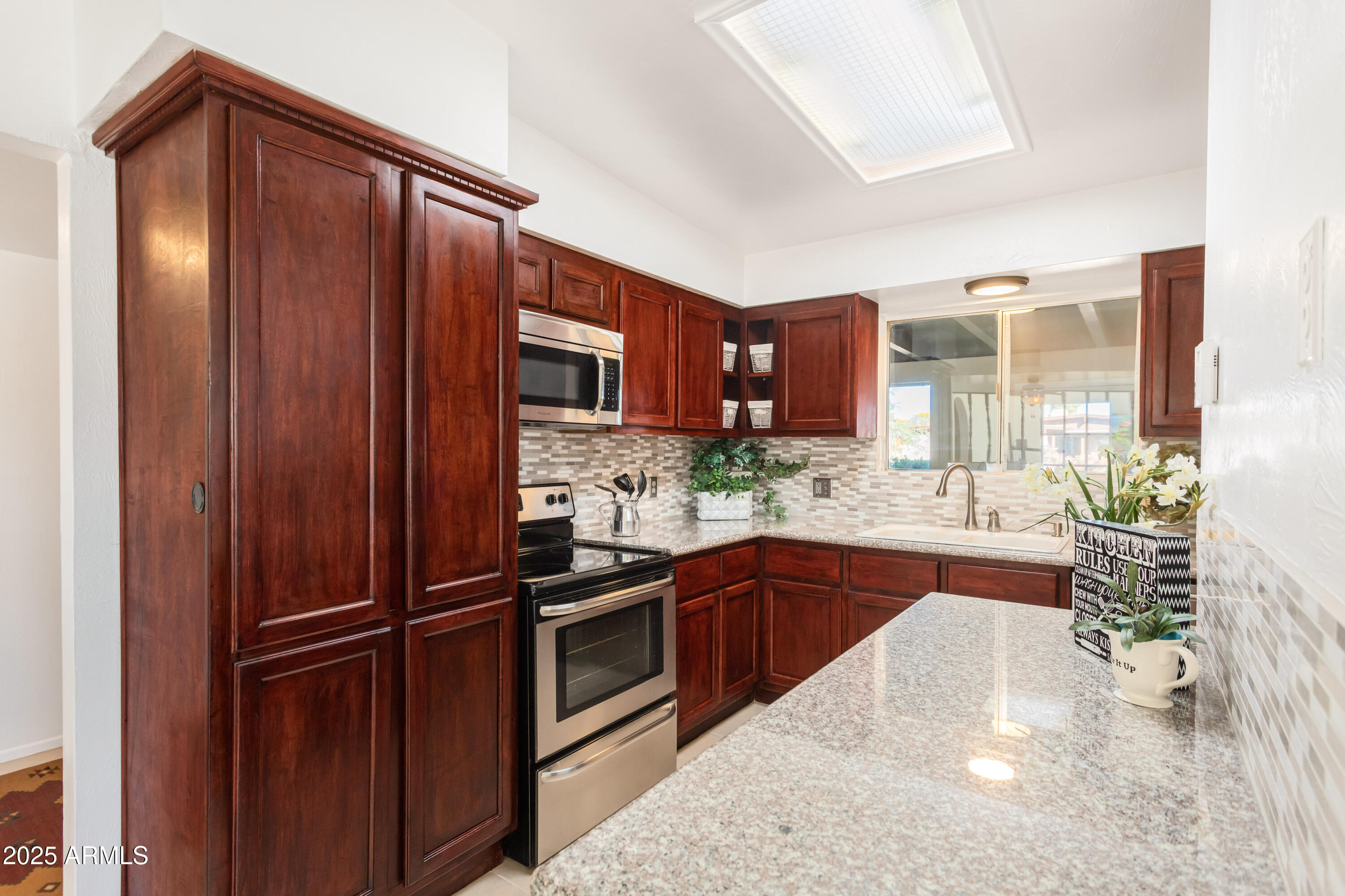 1206 Suffolk Road Sierra Vista, AZ 85635 - Photo 6 of 38 Kitchen