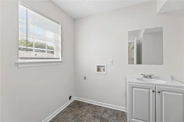 $167,900 | 6608 East 128th Street, Grandview, MO 64030