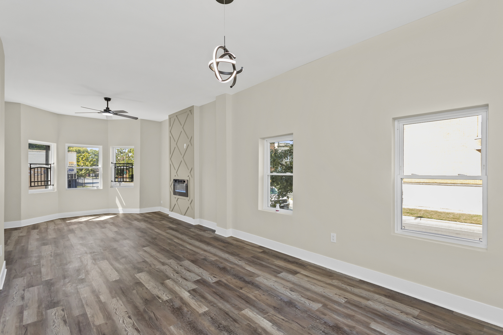 6601 South Rhodes Avenue Chicago, IL 60637 - Photo 15 of 22 a view of empty room with wooden floor and fan