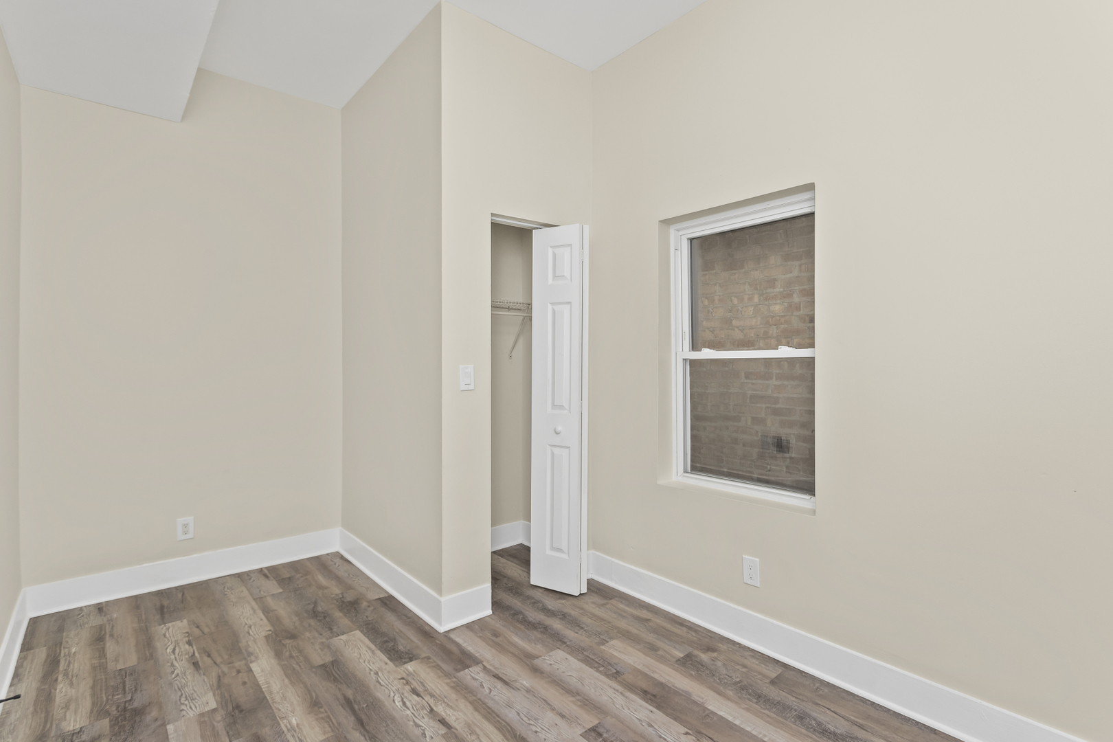 6601 South Rhodes Avenue Chicago, IL 60637 - Photo 18 of 22 an empty room with wooden floor and windows