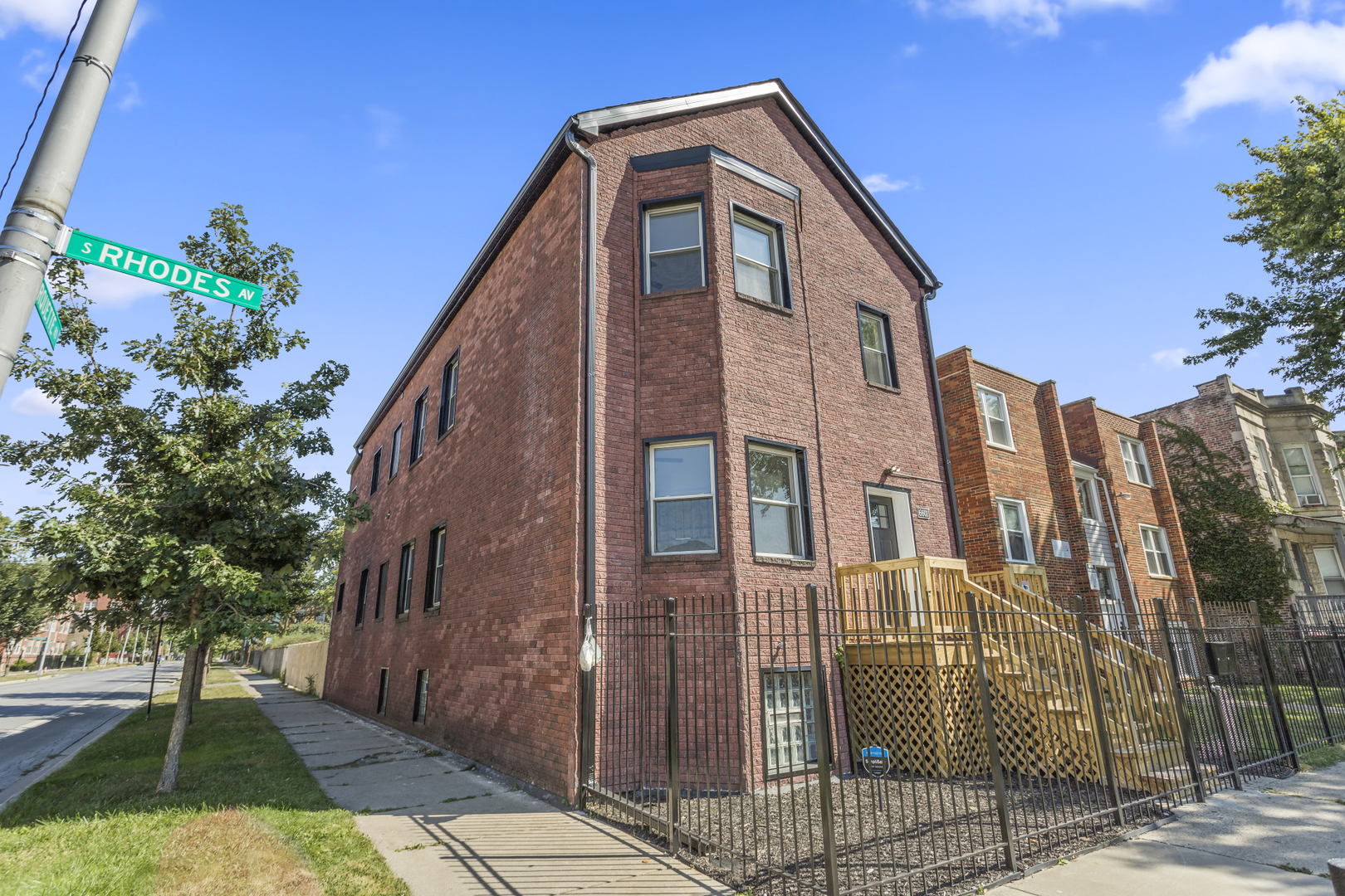6601 South Rhodes Avenue Chicago, IL 60637 - Photo 2 of 22 a front view of a house