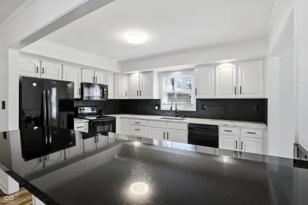 $3,800 | 512 Lexington Boulevard, Carmel, IN 46032