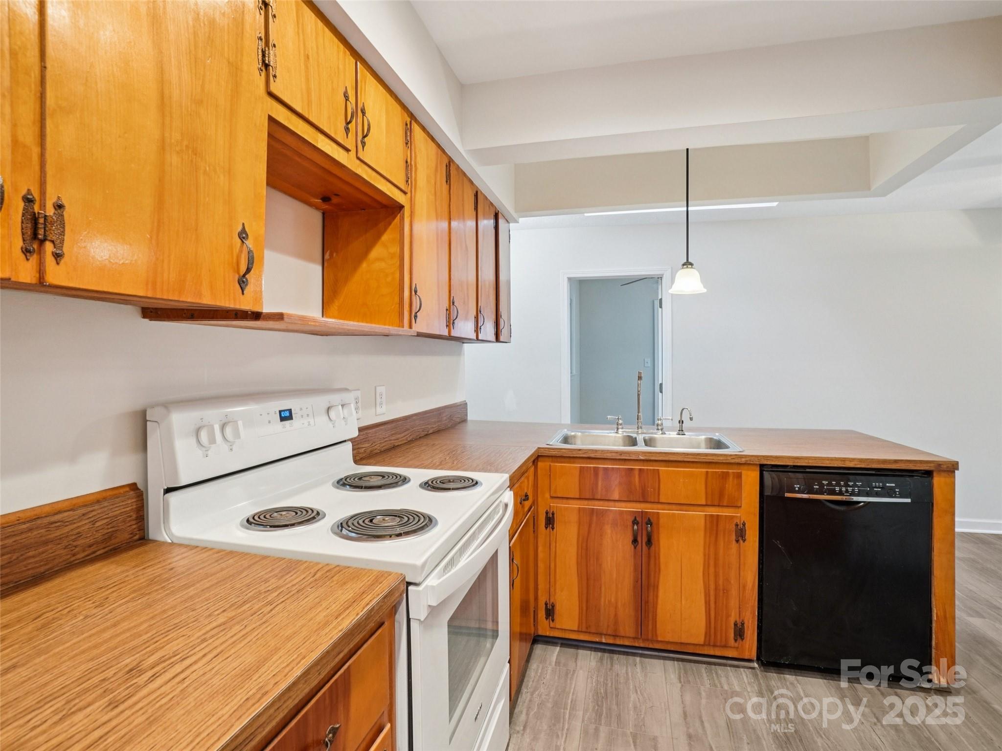 34 Parkview Drive Brevard, NC 28712 - Photo 8 of 38 a kitchen with a stove and a microwave