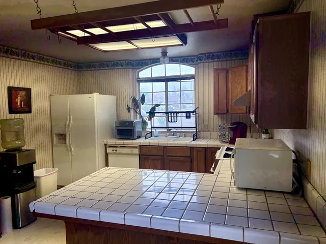 $337,000 | 1900 East College Avenue, Visalia, CA 93292