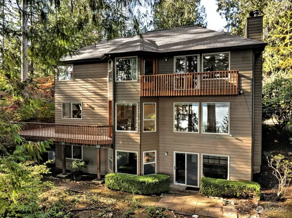 $999,900 | 898 Dahman Road Southeast, Shelton, WA 98584