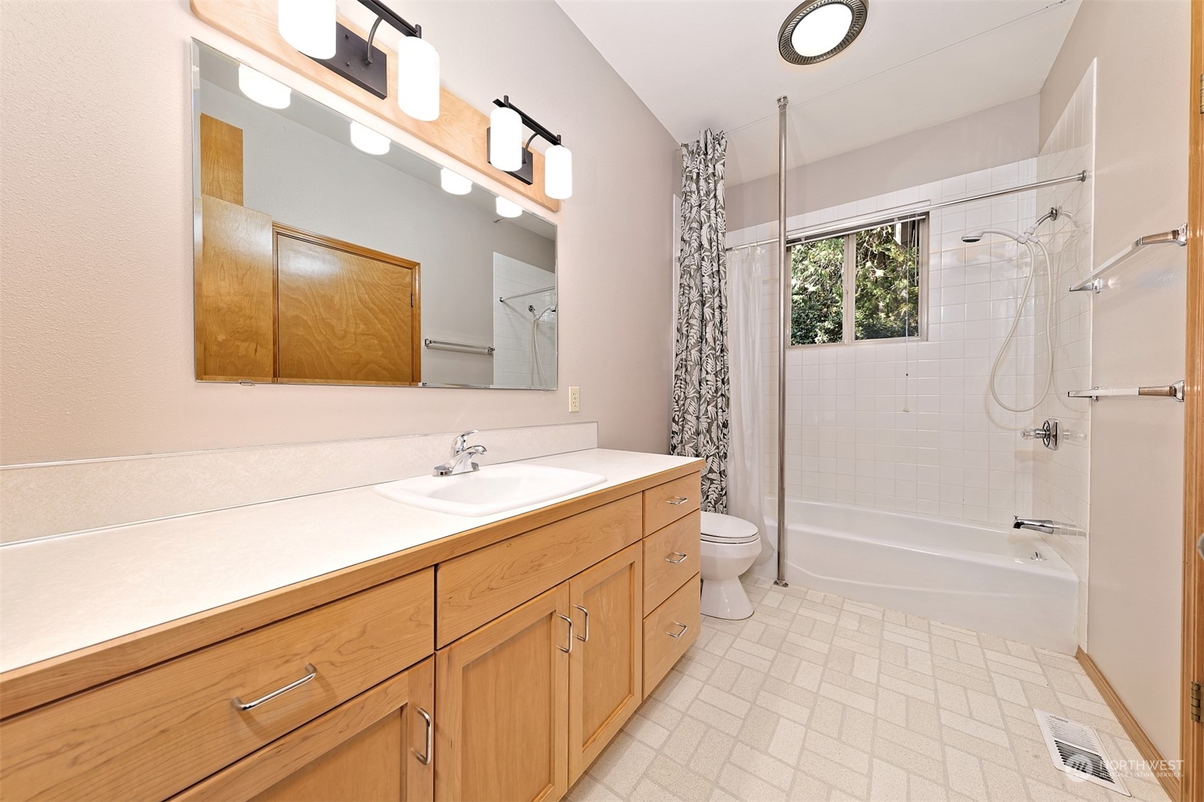 898 Dahman Road Southeast Shelton, WA 98584 - Photo 18 of 40