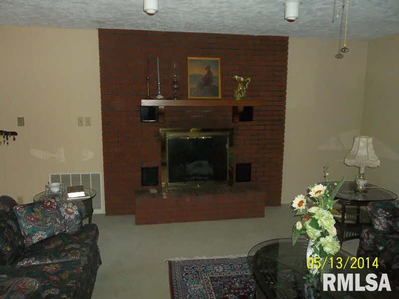 1072 Crystal Road West Frankfort, IL 62896 - Photo 9 of 26 Gallery Image 9