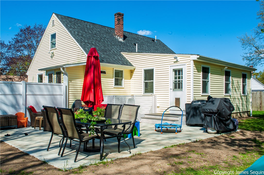 9 Continental Road Smithfield, RI 02828 - Photo 3 of 21