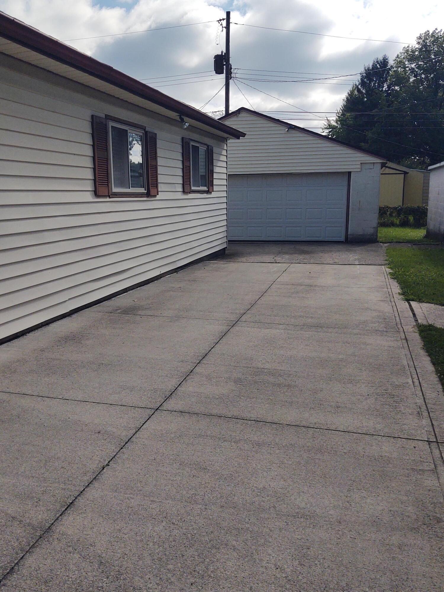 3044 Nuway Road Columbus, OH 43207 - Photo 39 of 44 Plenty of Off Street Parking