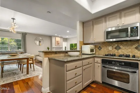 $849,800 | 616 South Wilton Place, Unit 203, Los Angeles, CA 90005