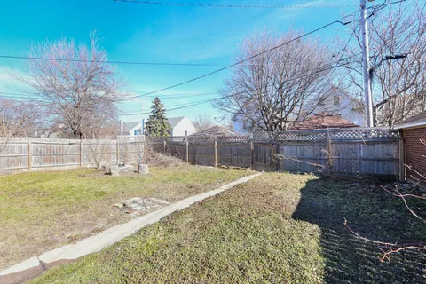 $199,900 | 2316 North Grant Boulevard, Milwaukee, WI 53210