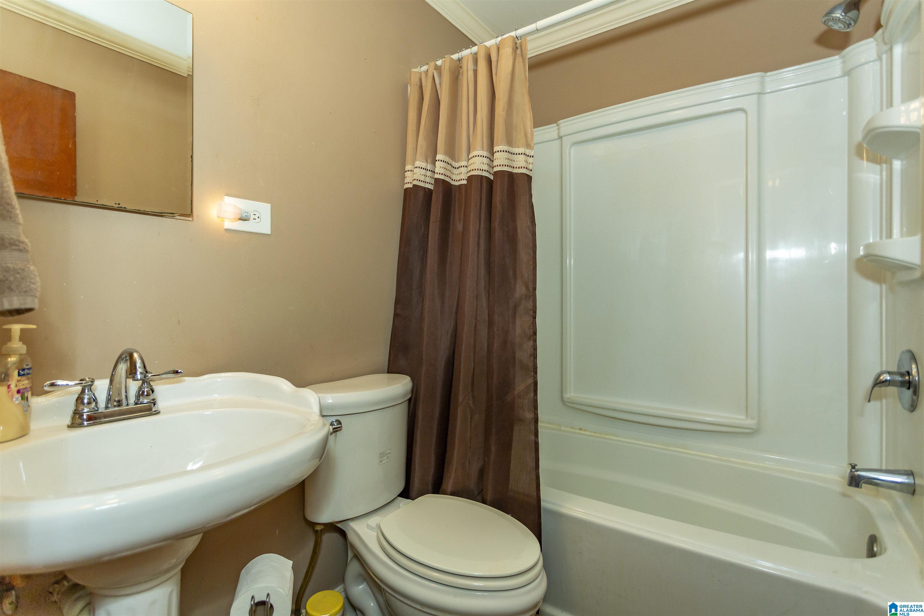 627 Pinewood Avenue Bessemer, AL 35023 - Photo 33 of 48