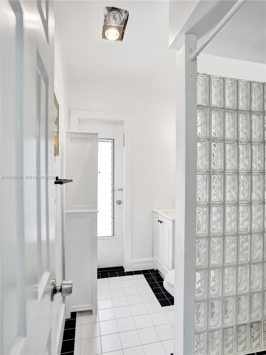 280 Northeast Spanish Court, Unit 280 Boca Raton, FL 33432 - Photo 27 of 41 a bathroom with a shower