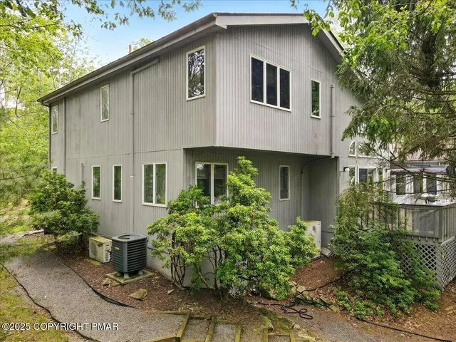 $615,000 | 202 Remuda Drive, Hawley, PA 18428