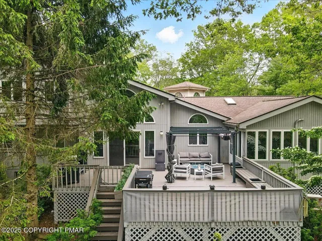 $615,000 | 202 Remuda Drive, Hawley, PA 18428