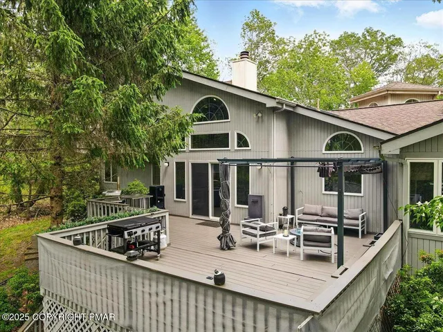 $615,000 | 202 Remuda Drive, Hawley, PA 18428