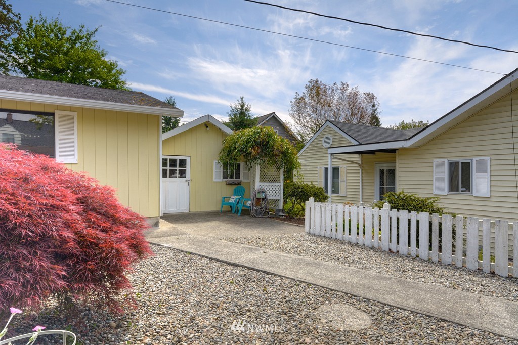 1175 Darling Road Northwest Bremerton, WA 98311 - Photo 3 of 24 Gallery Image 3