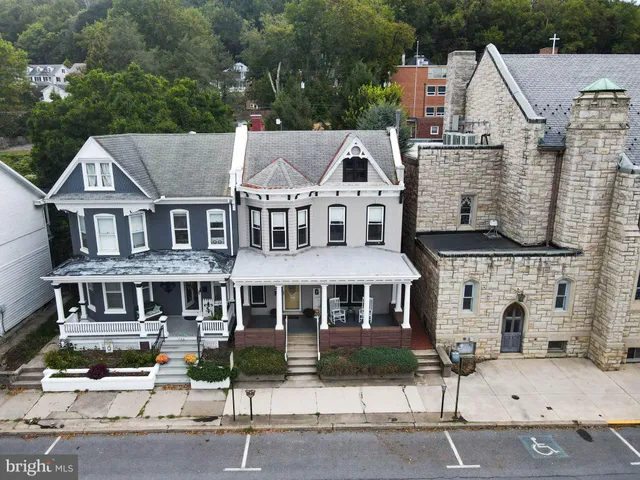 a view of white house