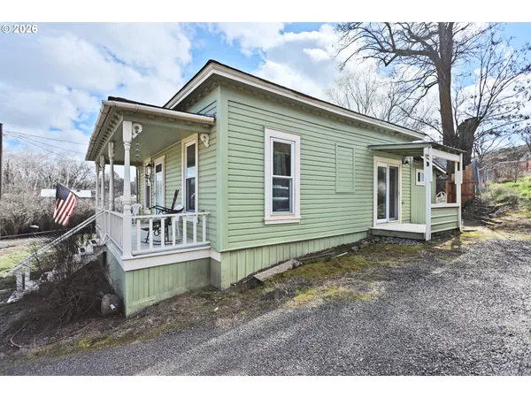 a view of a car in front of house