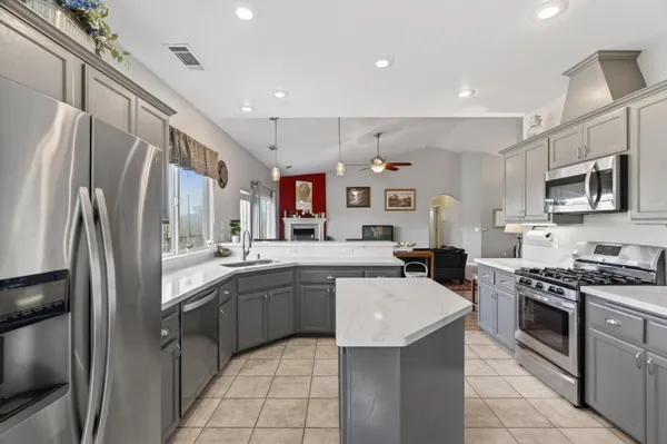 $444,000 | 1050 Hillsdale Court, Redding, CA 96003
