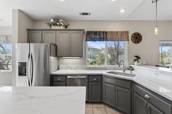 $444,000 | 1050 Hillsdale Court, Redding, CA 96003