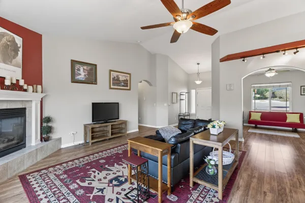 $444,000 | 1050 Hillsdale Court, Redding, CA 96003